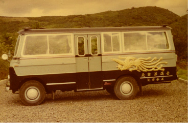 バス型霊柩車